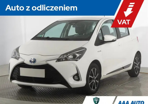 samochody osobowe Toyota Yaris cena 59000 przebieg: 77121, rok produkcji 2018 z Sośnicowice